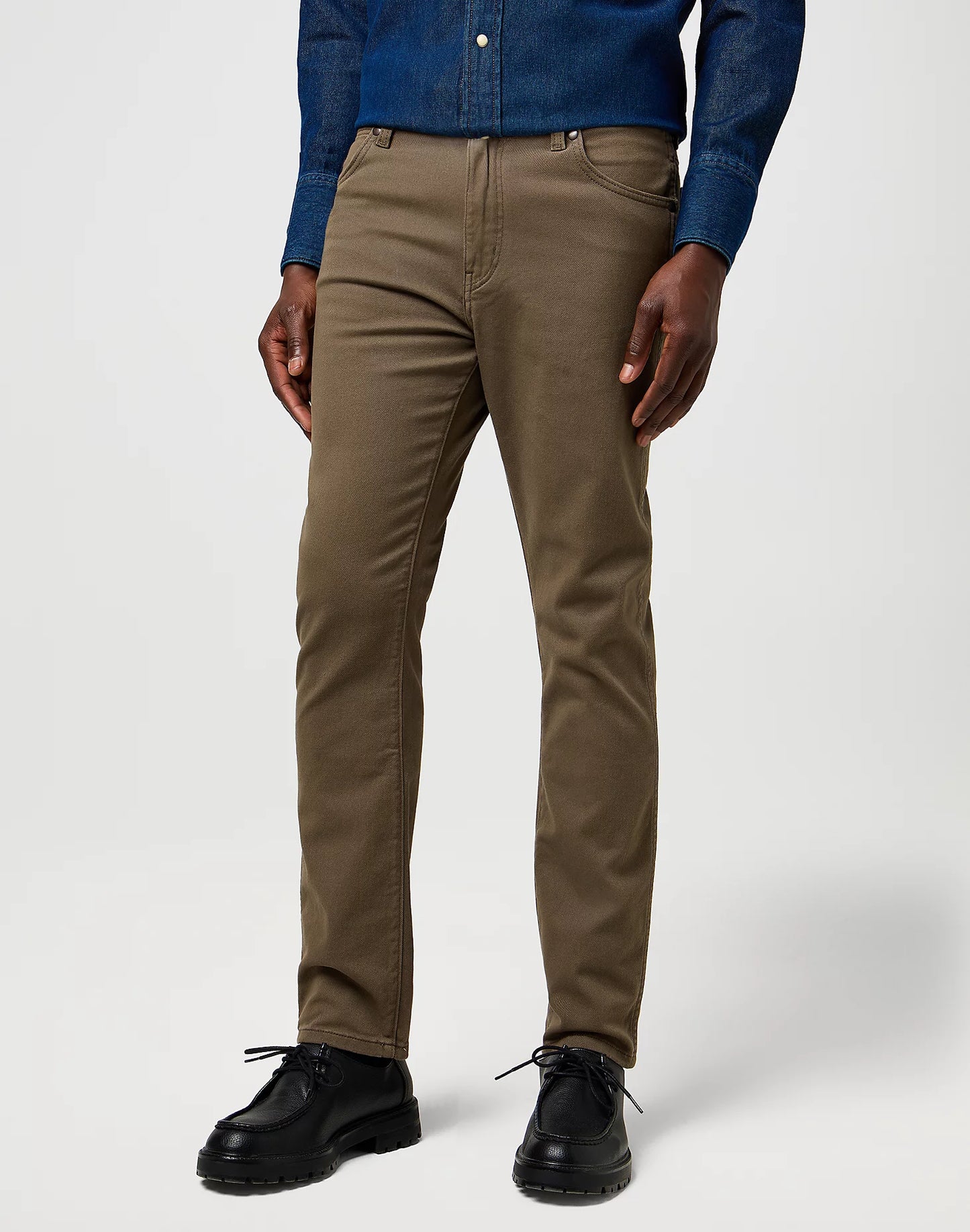 Wrangler · Pantalone Larston uomo slim tapered grigio scuro marrone