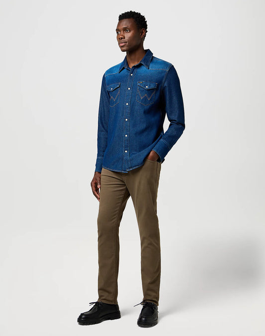 Wrangler pantaloni Slim Tapered twill stretch Tarmac “Larston”