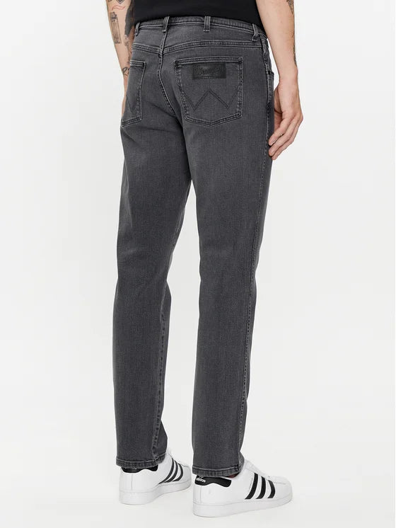 WRANGLER Jeans Uomo Slim Tapered Blackout “Larston”