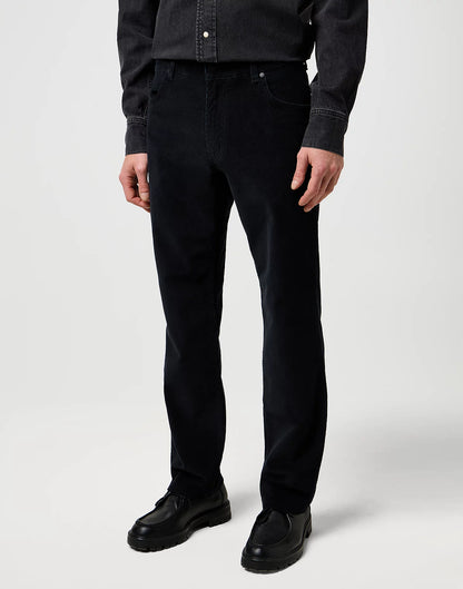 WRANGLER Pantaloni Uomo Regular fit in velluto a coste stretch Black “Greensboro”