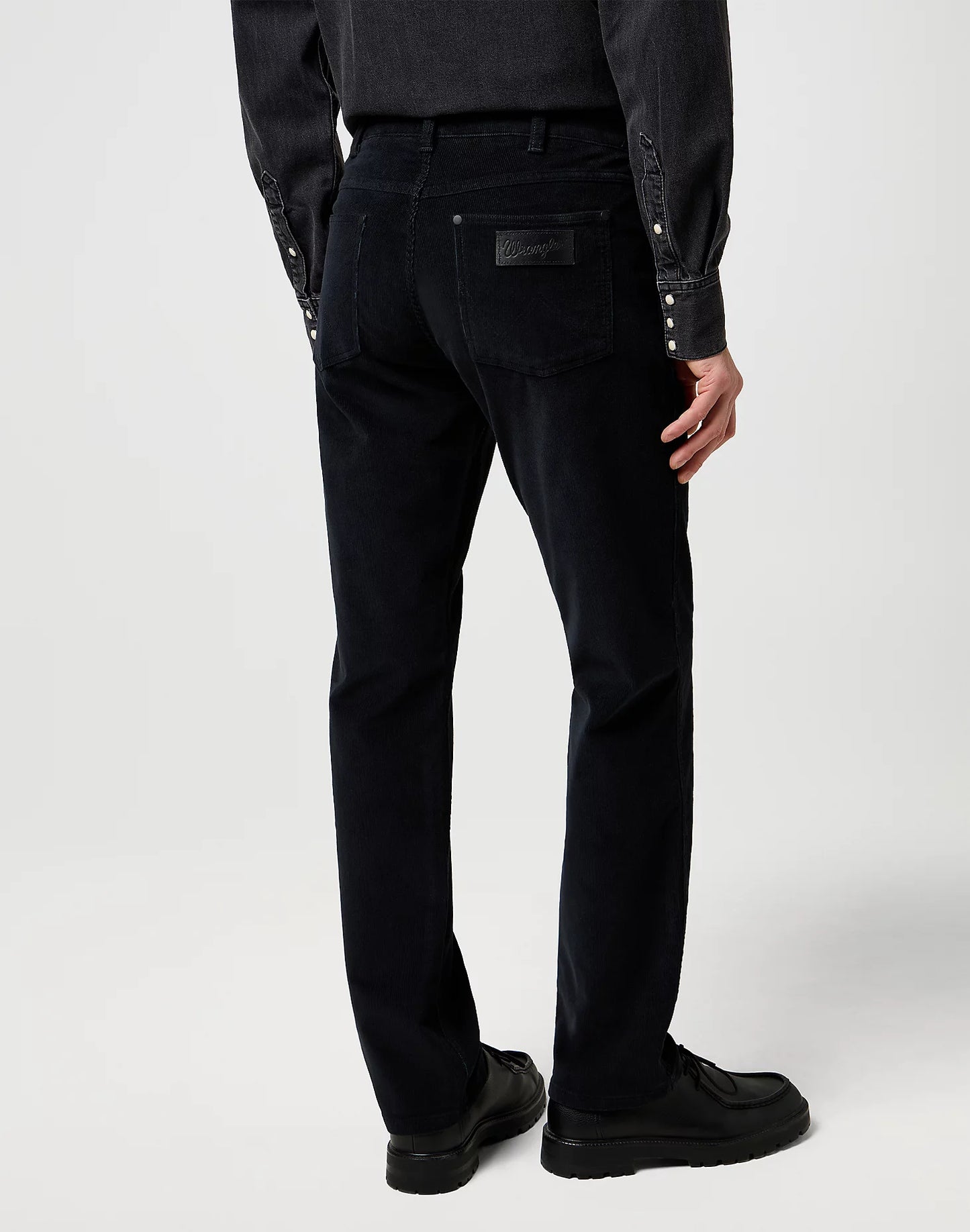 WRANGLER Pantaloni Uomo Regular fit in velluto a coste stretch Black “Greensboro”