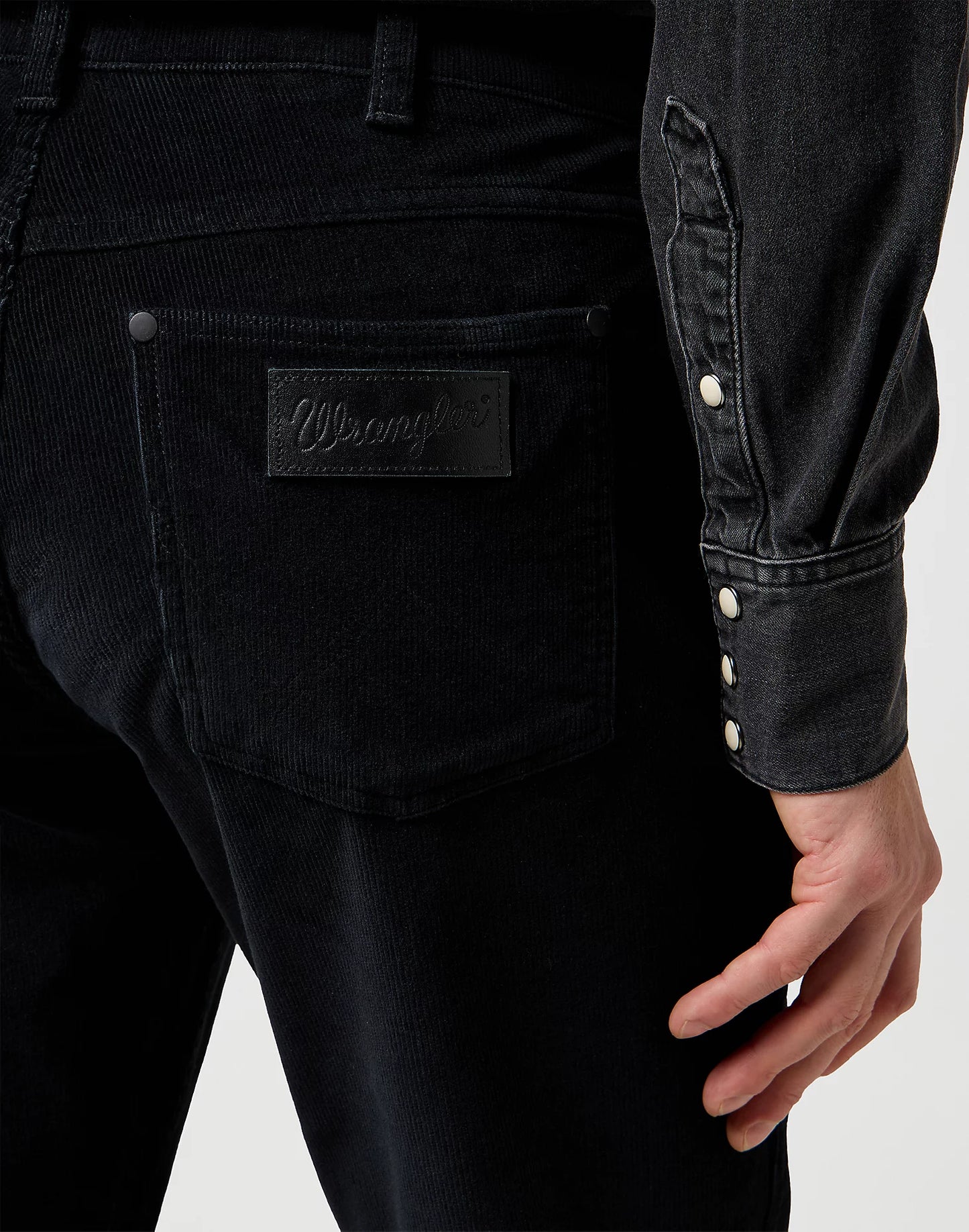 WRANGLER Pantaloni Uomo Regular fit in velluto a coste stretch Black “Greensboro”