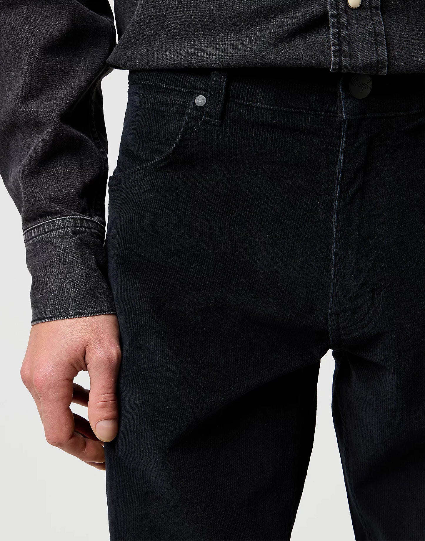 WRANGLER Pantaloni Uomo Regular fit in velluto a coste stretch Black “Greensboro”