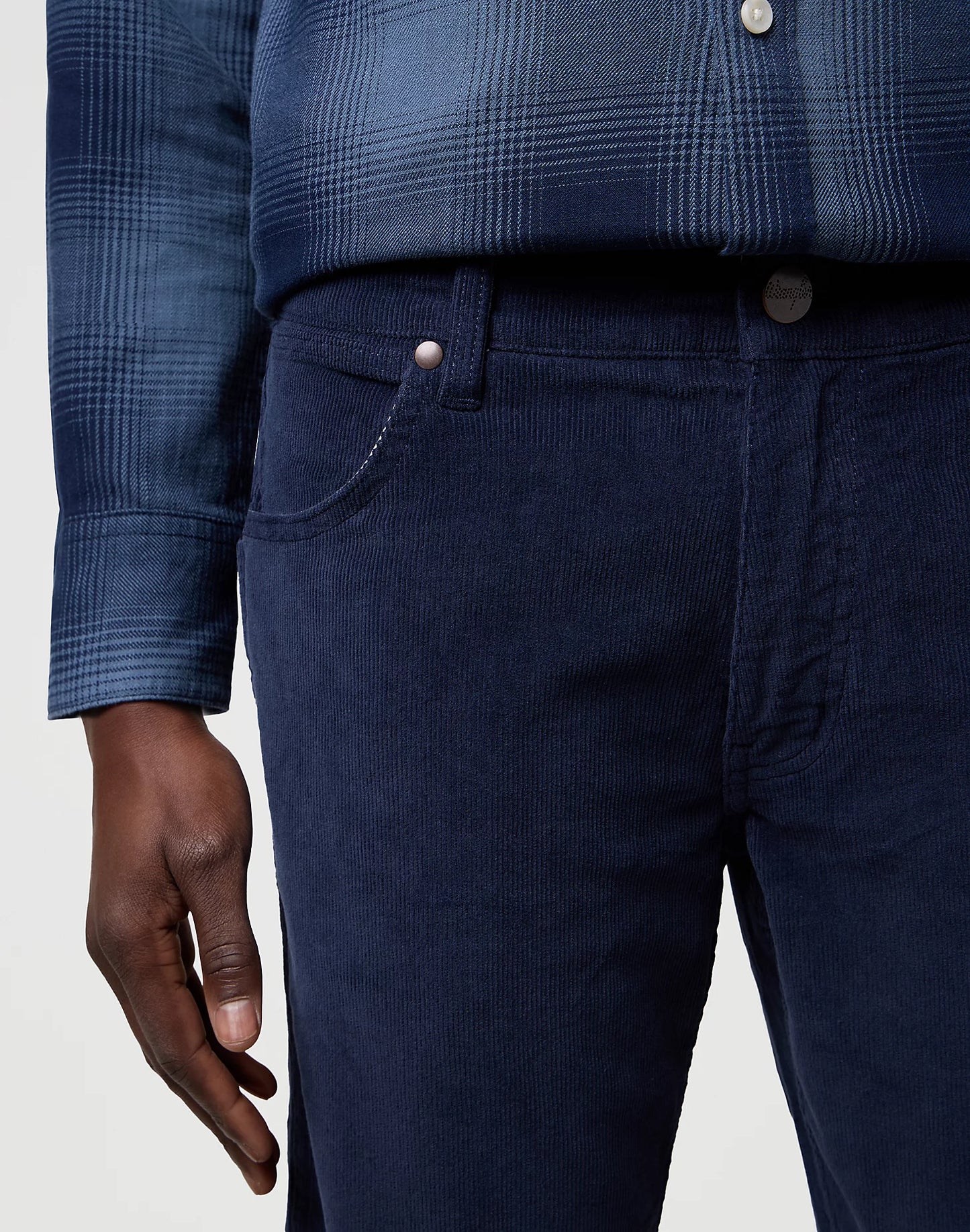 WRANGLER Pantaloni Uomo Regular fit velluto a coste stretch Mood Indigo “Greensboro”