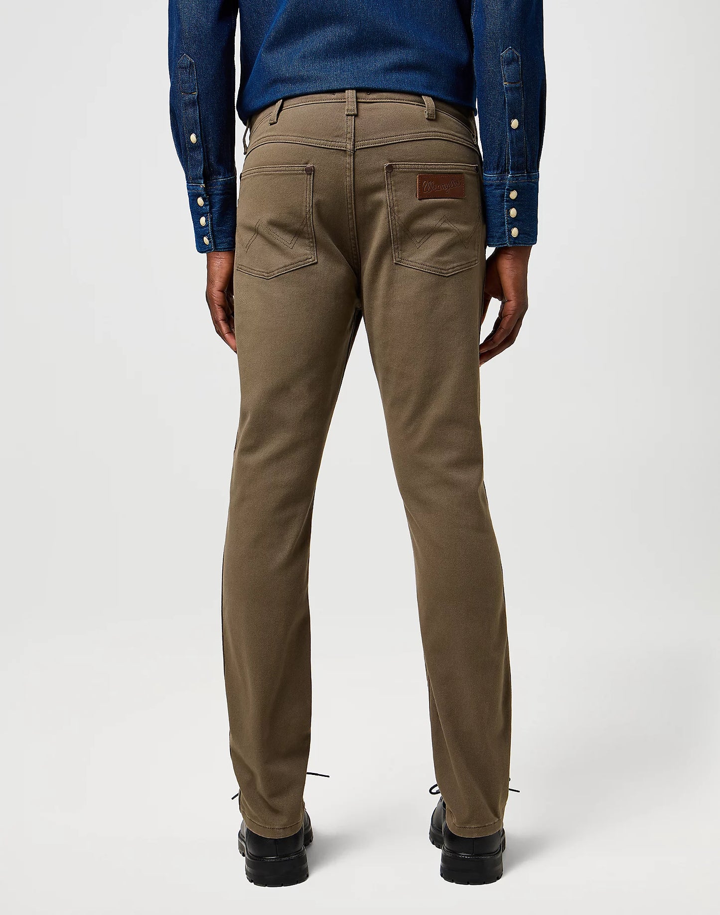 Wrangler pantaloni Slim Tapered twill stretch Tarmac “Larston”