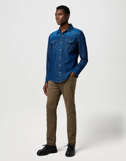 Wrangler pantaloni Slim Tapered twill stretch Tarmac “Larston”
