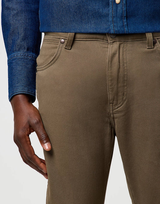 Wrangler pantaloni Slim Tapered twill stretch Tarmac “Larston”