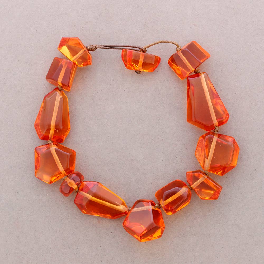 Collana con Perline Irregolari in Resina