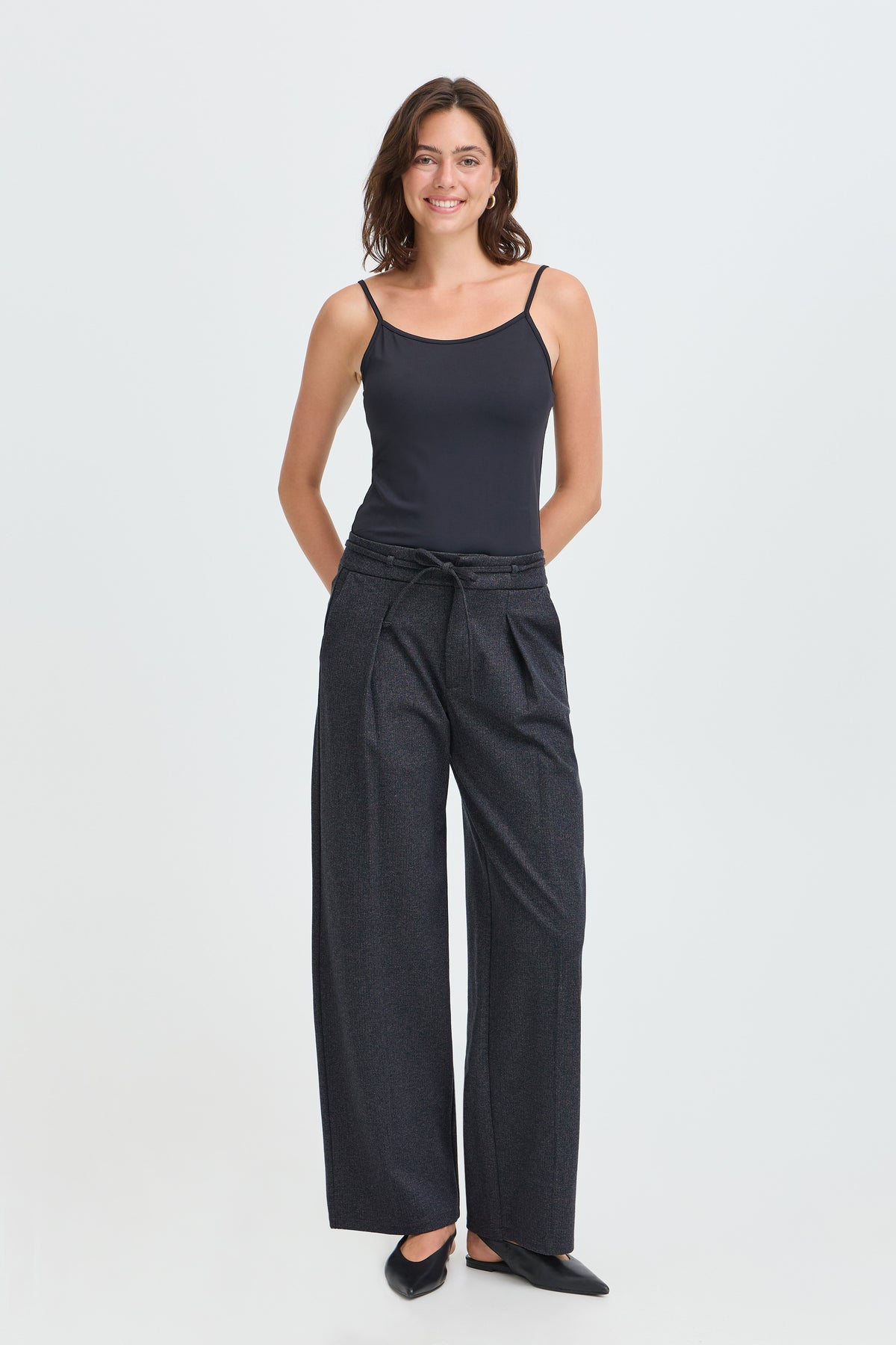 Fransa pantalone Juniperra Salute indossato