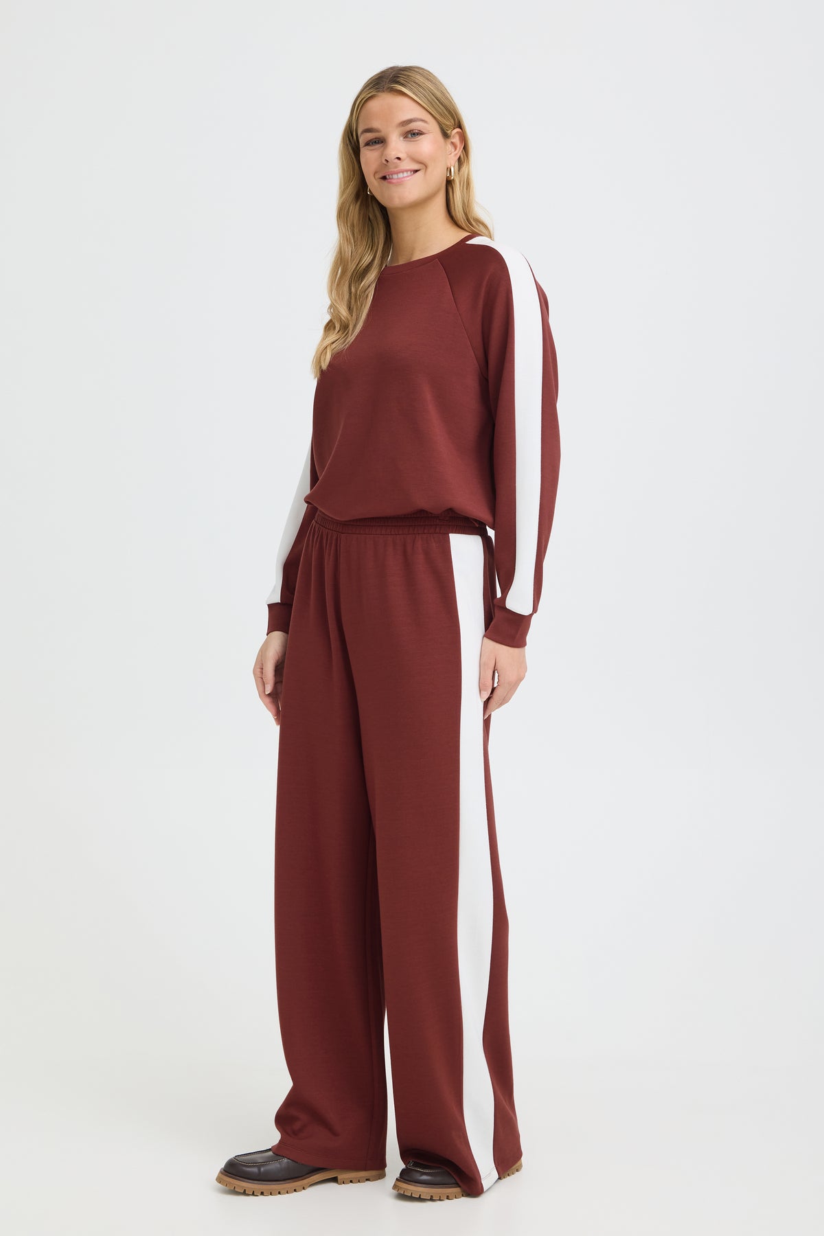 Fransa pantalone Aurora Rum indossato
