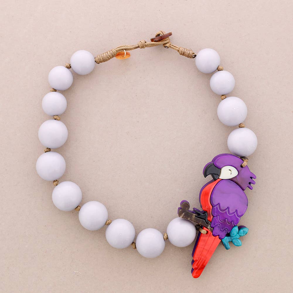 Collana con tre uccelli e perle in resina