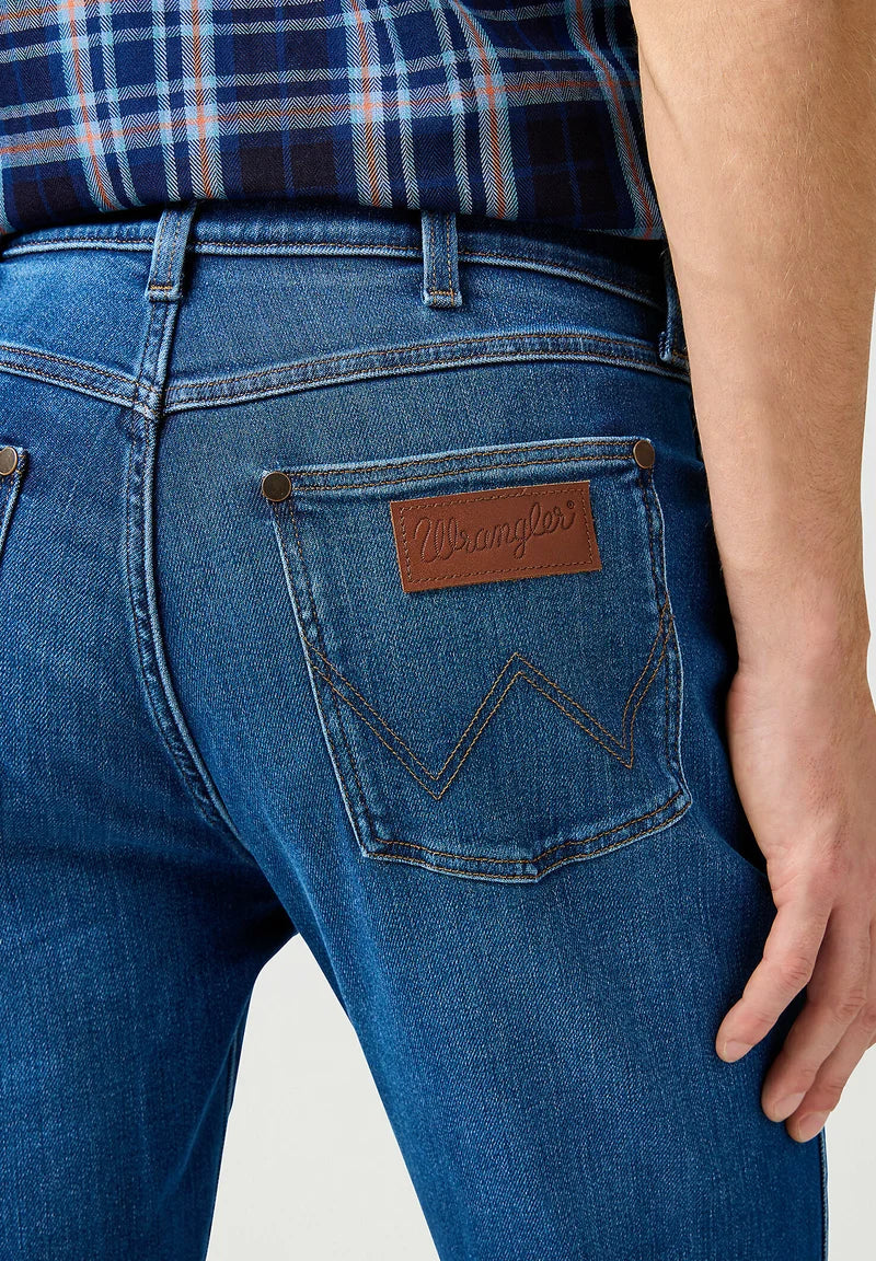 WRANGLER Jeans Uomo Slim Tapered Epic Soft denim Dandelion Summer “Larston”
