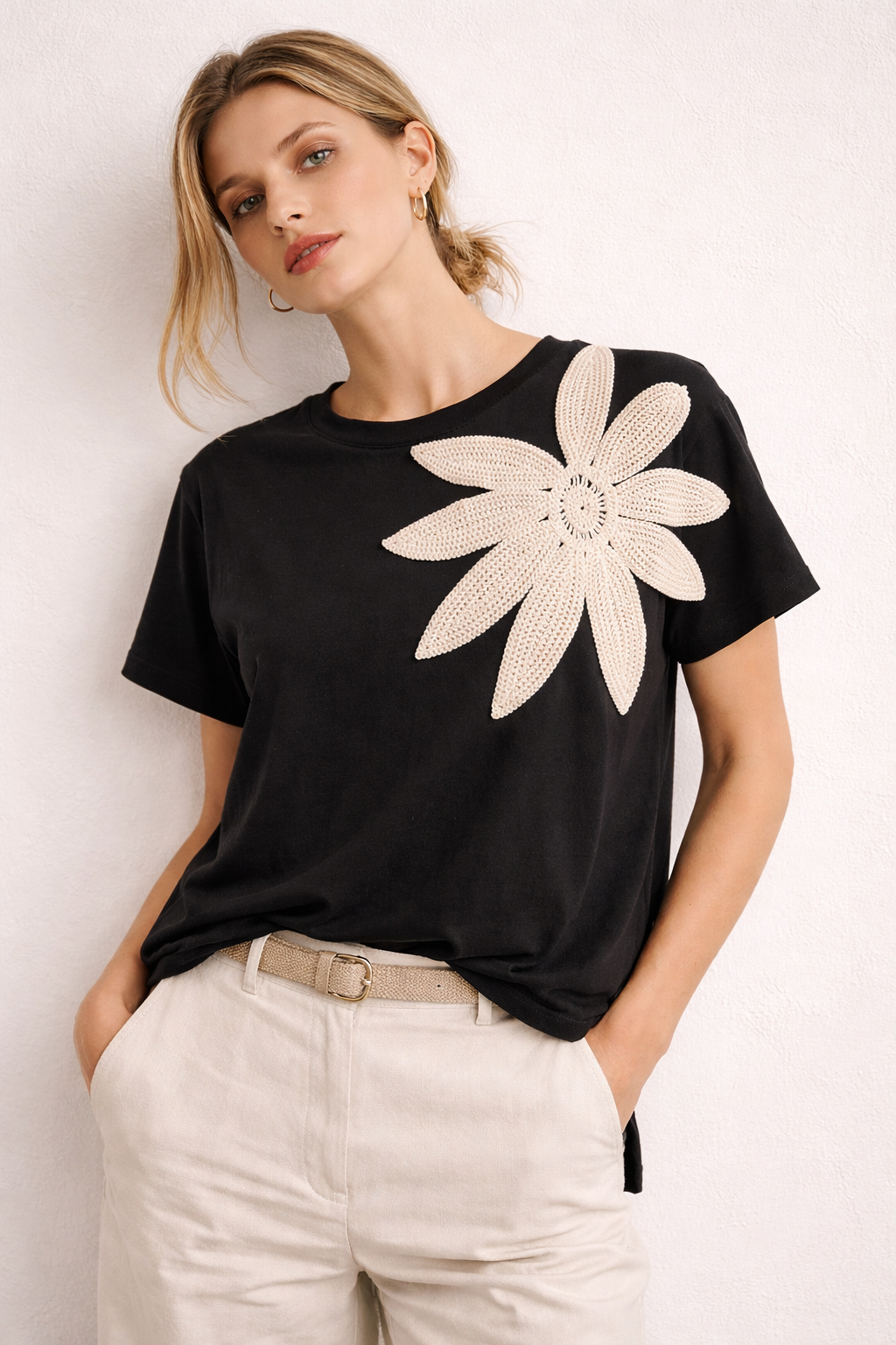 Six Months for Two · T-shirt donna applicazione floreale