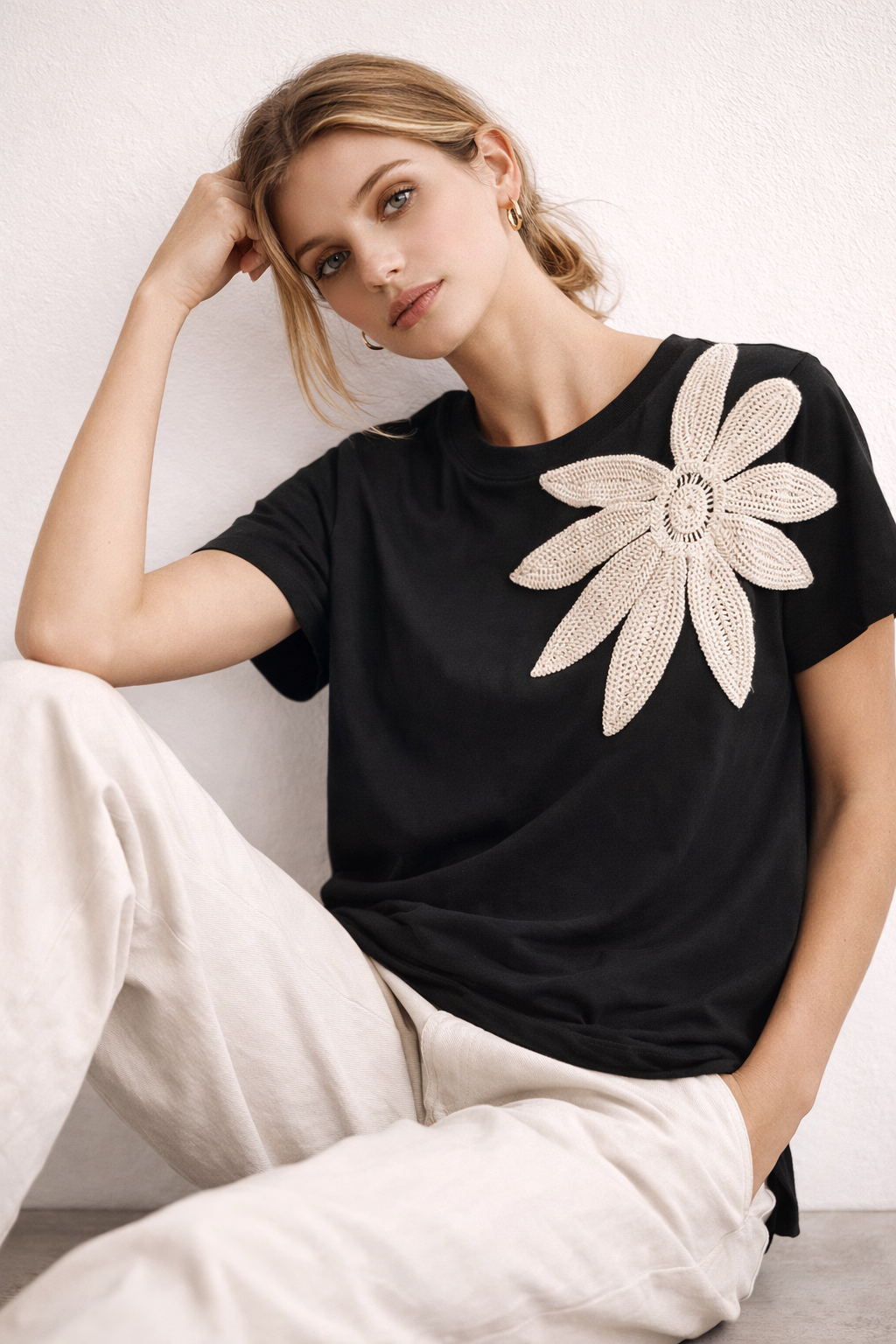 Six Months for Two · T-shirt donna applicazione floreale