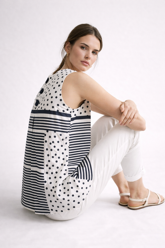 Six Moths for Two Top Donna svasato smanicato fantasia geometrica