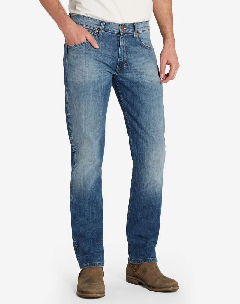 WRANGLER Jeans Uomo Regular Straight denim Blue What Blue “Greensboro”