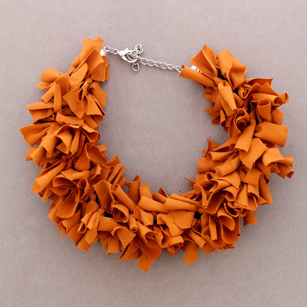 Collana con Frange in Tessuto