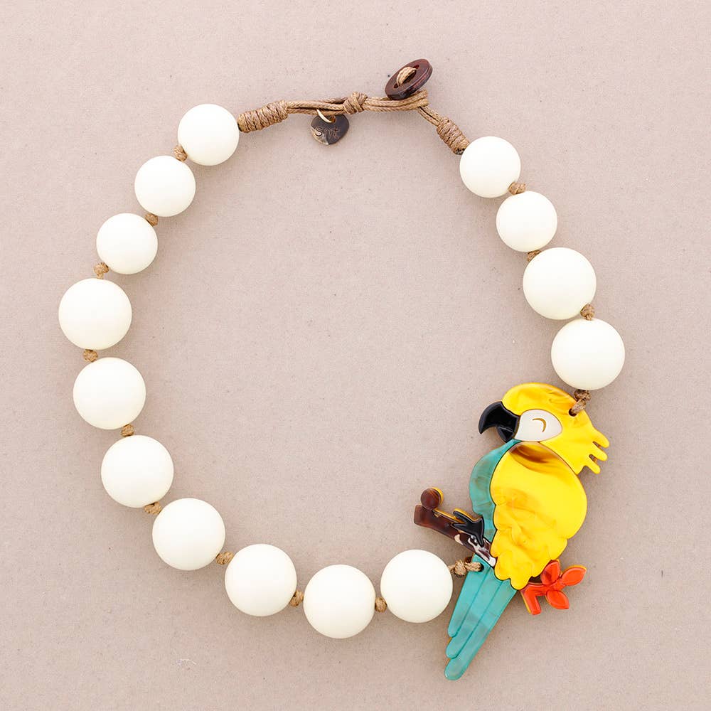 Collana con tre uccelli e perle in resina