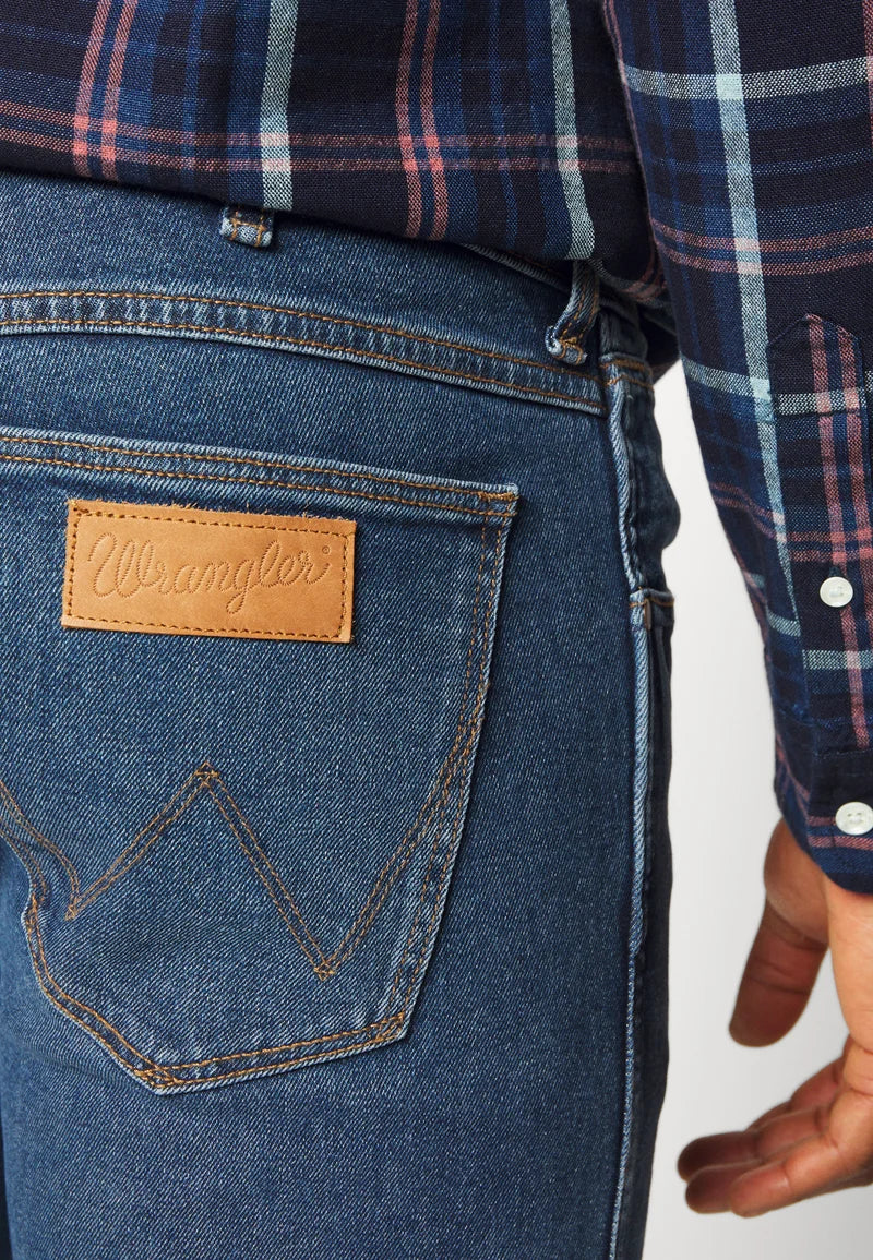 WRANGLER Jeans Uomo Slim Tapered Epic Soft denim Country Boy “Larston”