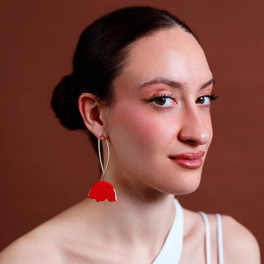 Orecchini pendenti a forma di fiore in acciaio smaltato