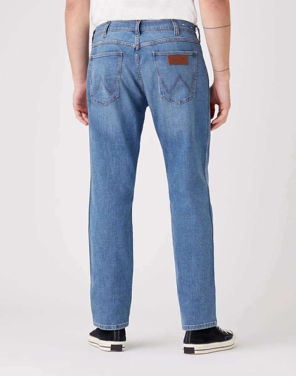 WRANGLER Jeans Uomo Regular Straight denim Dusky Cloud “Greensboro”