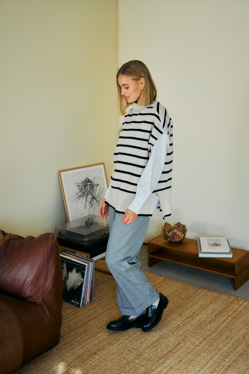 Poncho Fransa a collo alto a righe senza maniche in acrilico