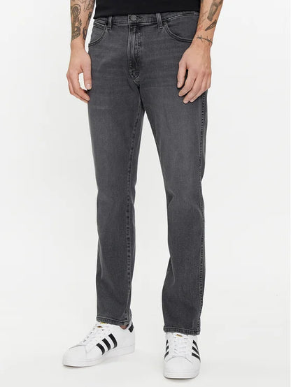 WRANGLER Jeans Uomo Slim Tapered Blackout “Larston”